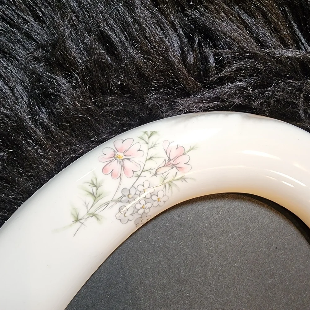 Vintage Floral Oval Picture Frame